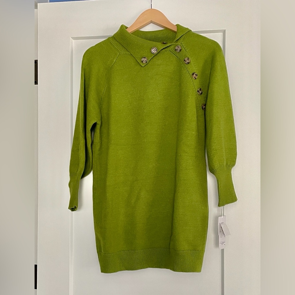 NWT Japanese sweater golf grass green tortoiseshell button turtle neck brand new